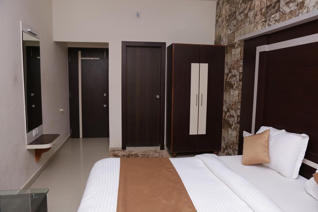 Hotel Rudra Plaza Dwārka Exteriör bild